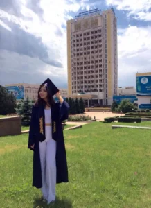 Как школа может заработать на прокате мантии