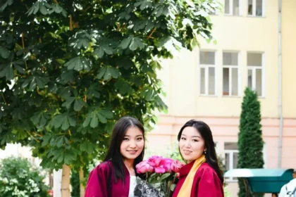 Как школа может заработать на прокате мантии