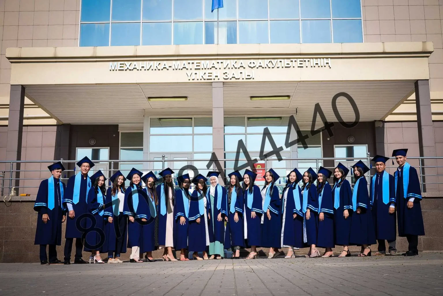 Мантия и выпускная шапочка — как носить правильно