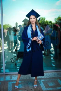 Мантия и выпускная шапочка - как носить правильно Мантия и выпускная шапочка - как носить правильно