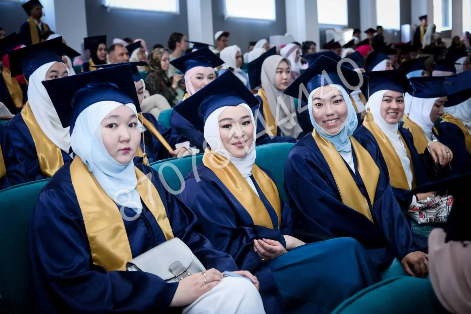 Традиционная мантия профессора