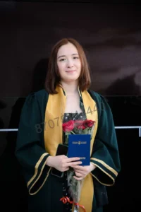 Качественный пошив мантии – индивидуальный дизайн для выпускников и преподавателей