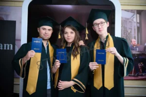 Качественный пошив мантии – индивидуальный дизайн для выпускников и преподавателей