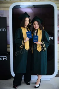 Качественный пошив мантии – индивидуальный дизайн для выпускников и преподавателей