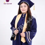 Мантия выпускника — важный элемент торжественного образа