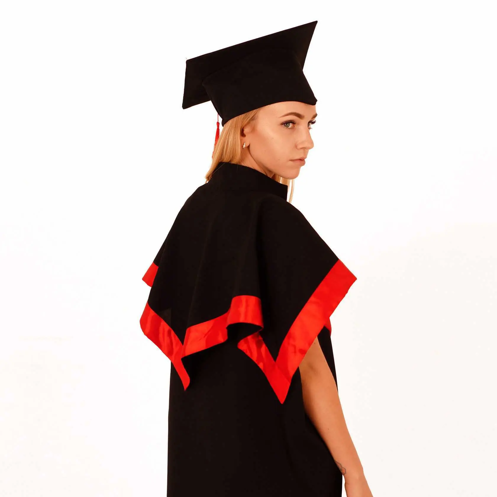 Где искать аренду мантии: лучшие платформы и сервисы