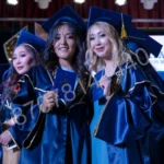 Как сохранить выпускную мантию на память