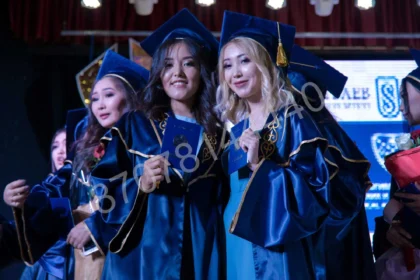 Как сохранить выпускную мантию на память