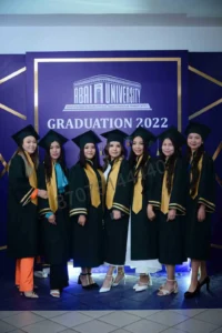 Классическая мантия магистра – элегантность и академический стиль