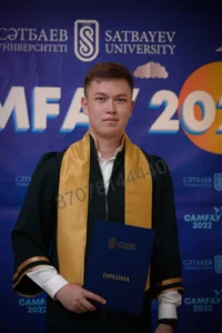 Классическая мантия магистра – элегантность и академический стиль