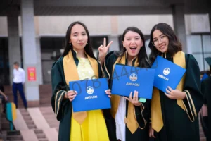 Прокат мантии это экономично, способ выглядеть торжественно