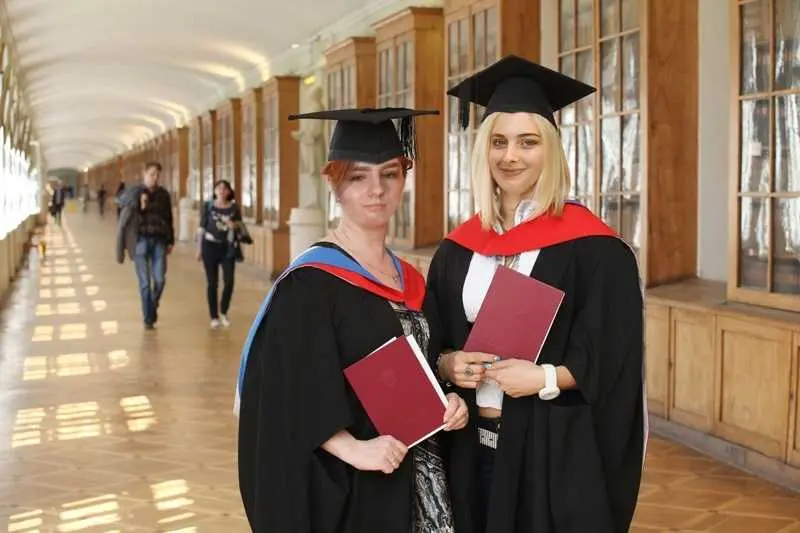 Почему выпускники выбирают мантии