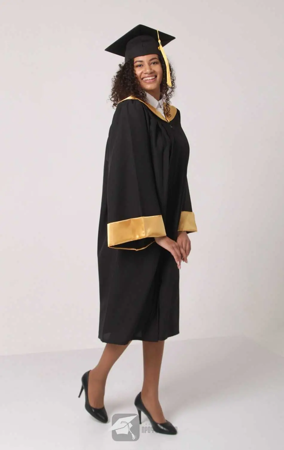 Прокат мантии в – удобное решение для выпускного