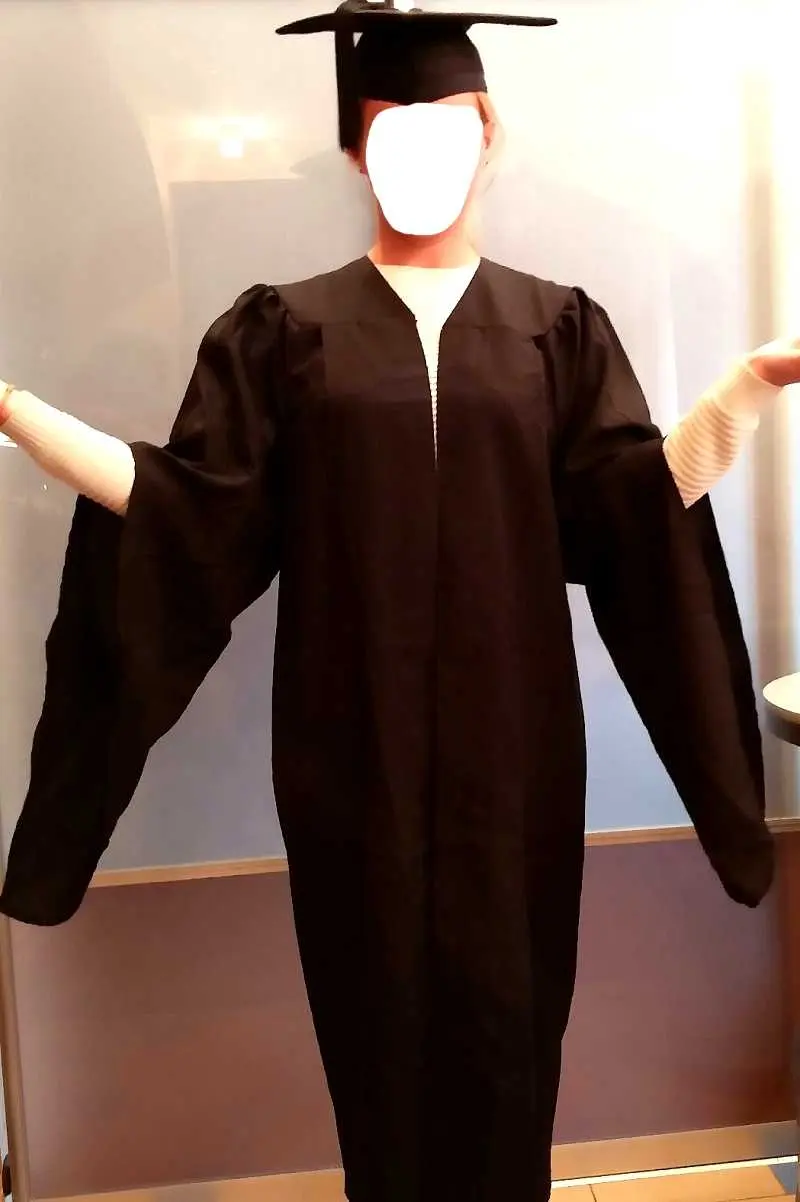 История профессорской мантии в разных странах